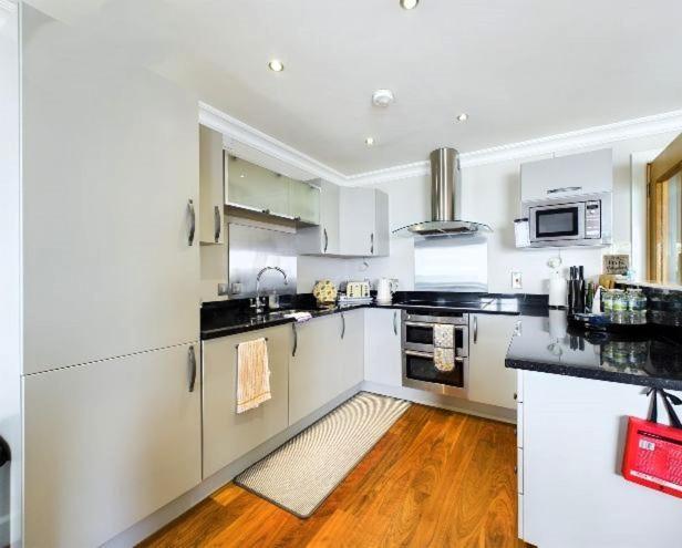 Cosy 3 Bedroom Apartment In Central Portrush With Sea Views Екстер'єр фото