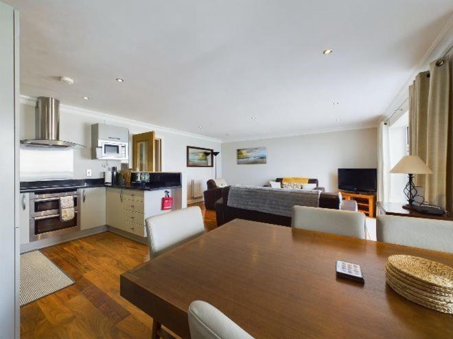 Cosy 3 Bedroom Apartment In Central Portrush With Sea Views Екстер'єр фото